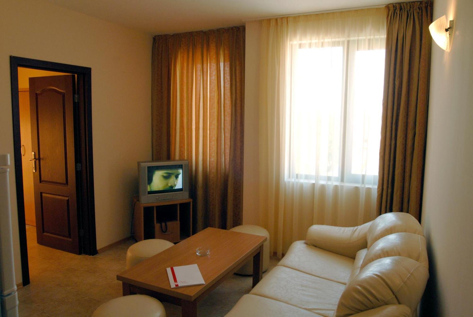 Aparthotel Rose Village 2*