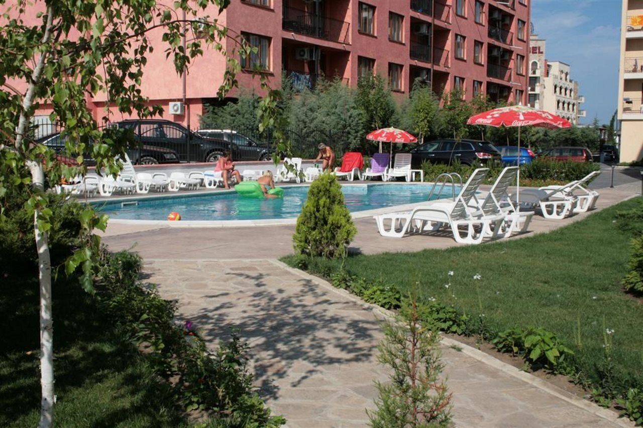 Aparthotel Rose Village 2*